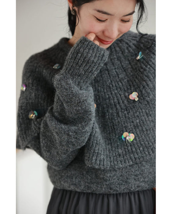 虹色の輝き放つオーロラスパンコールのケープニットプルオーバートップス