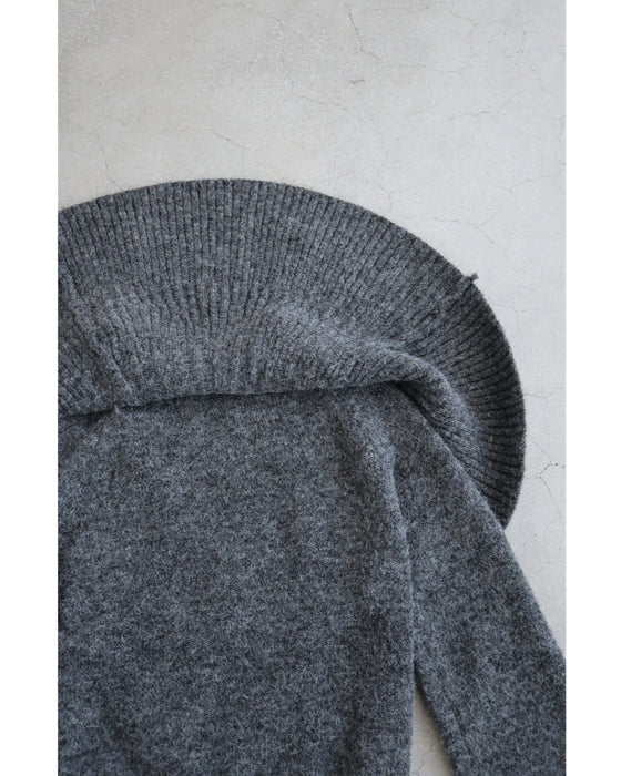 虹色の輝き放つオーロラスパンコールのケープニットプルオーバートップス