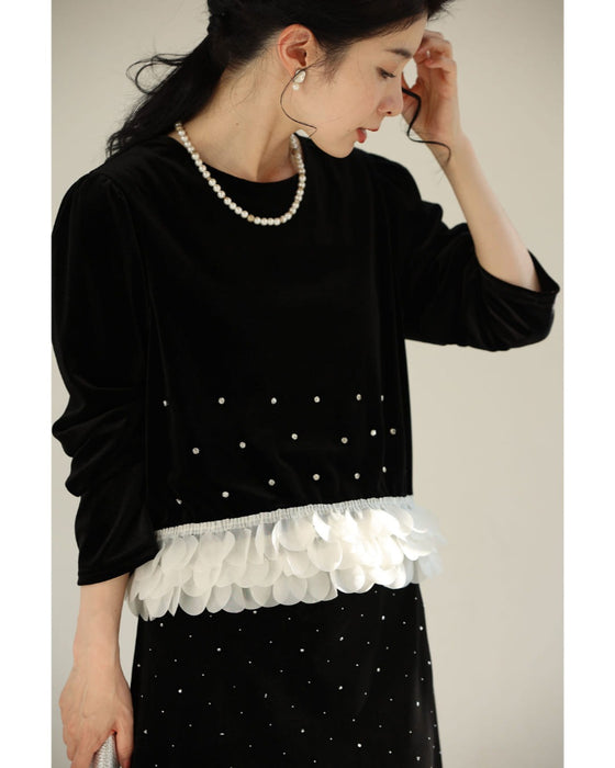 裾に広がるサークルフリルのベロア調ビジュープルオーバートップス