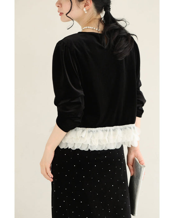 裾に広がるサークルフリルのベロア調ビジュープルオーバートップス