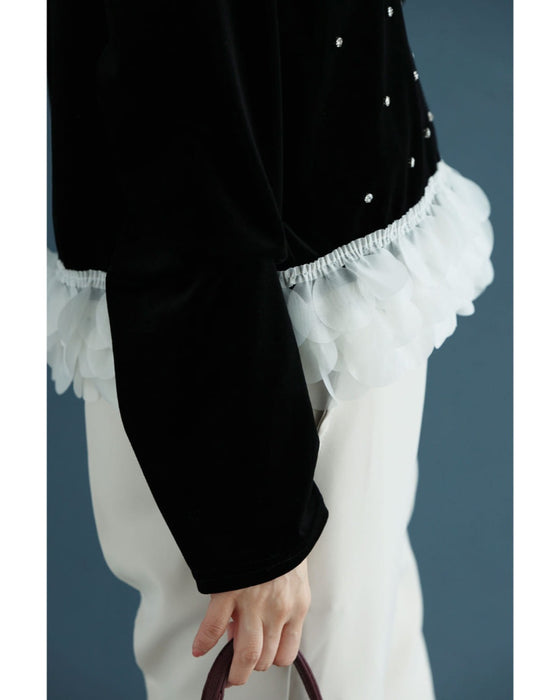 裾に広がるサークルフリルのベロア調ビジュープルオーバートップス