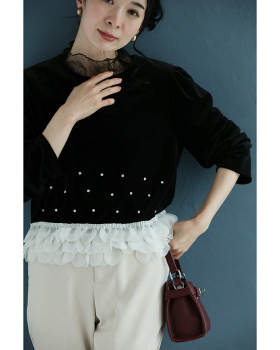 裾に広がるサークルフリルのベロア調ビジュープルオーバートップス