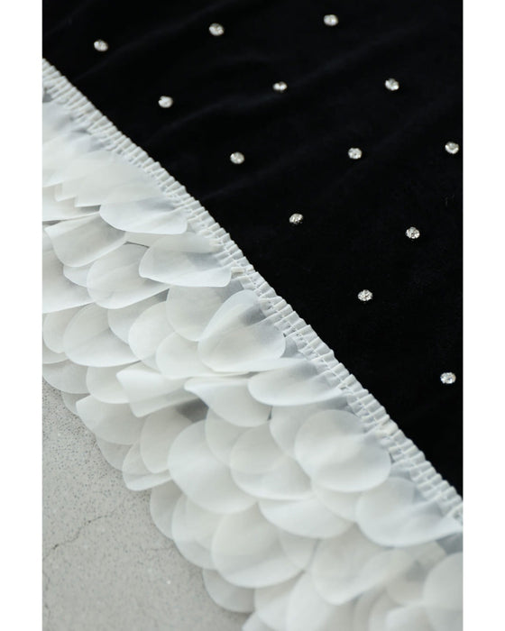 裾に広がるサークルフリルのベロア調ビジュープルオーバートップス