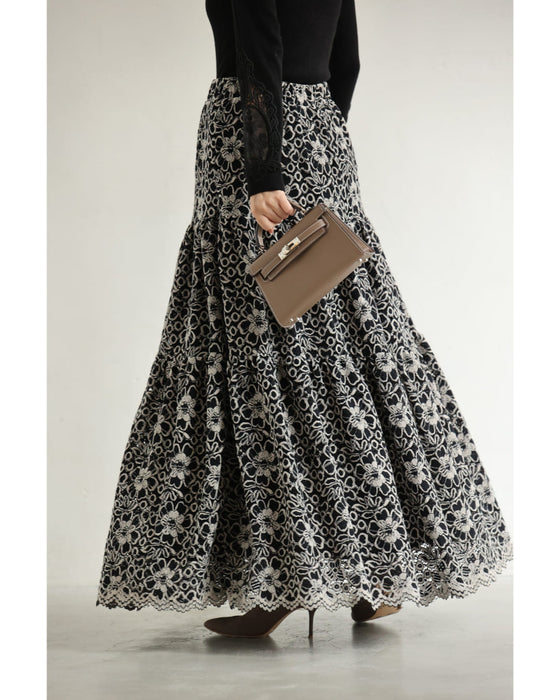 たっぷり広がる起毛花レースロングスカート