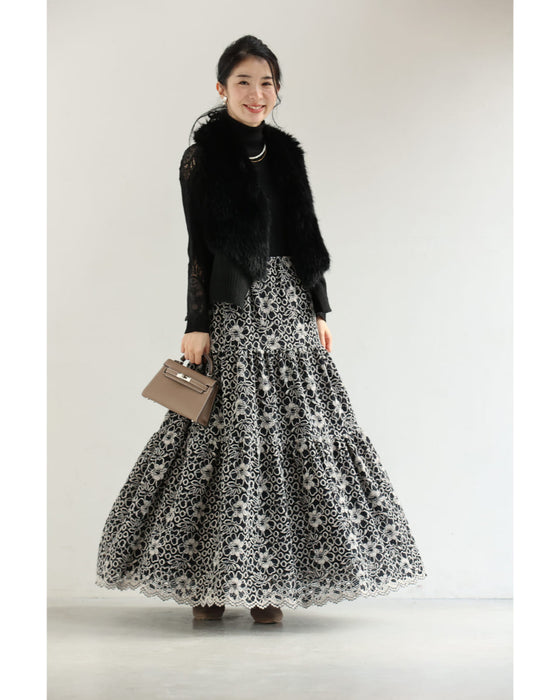 たっぷり広がる起毛花レースロングスカート