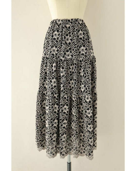 たっぷり広がる起毛花レースロングスカート