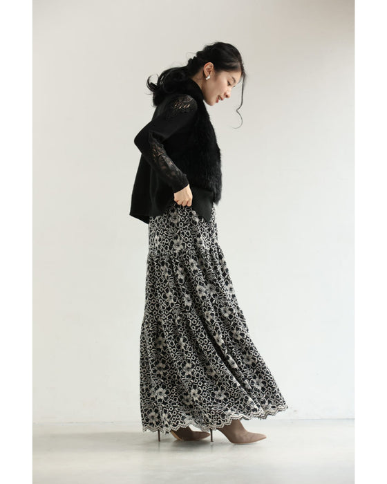 たっぷり広がる起毛花レースロングスカート