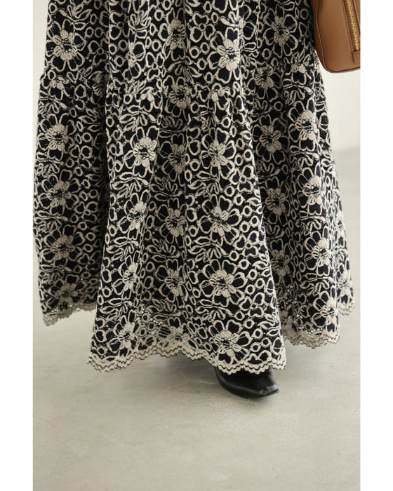 たっぷり広がる起毛花レースロングスカート