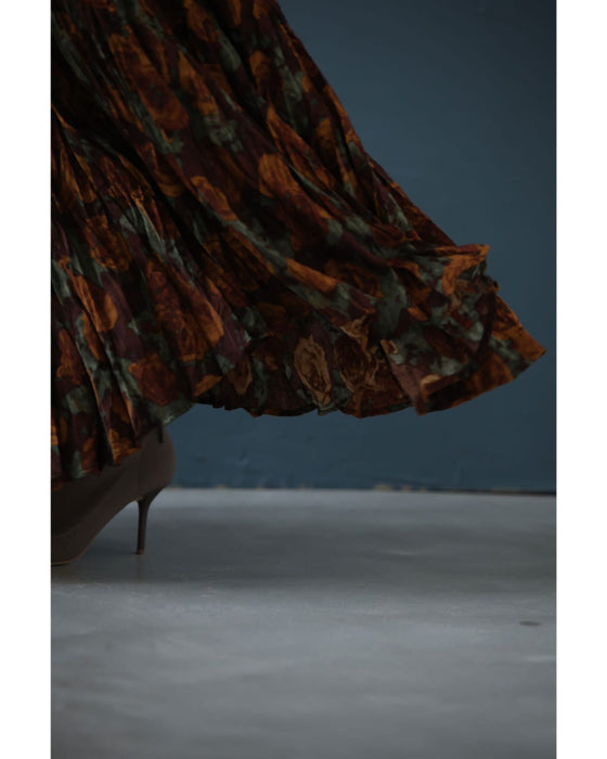 くしゅっと可愛いクリンクル加工の花柄ロングスカート