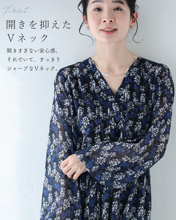 揺らめく花のシフォンワンピース