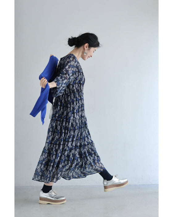 揺らめくように連なる花のシフォンミディアムワンピース