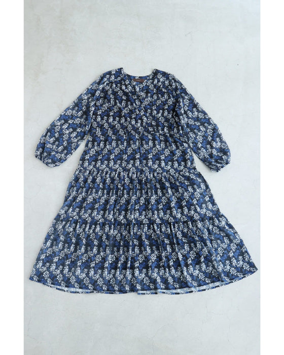 揺らめくように連なる花のシフォンミディアムワンピース