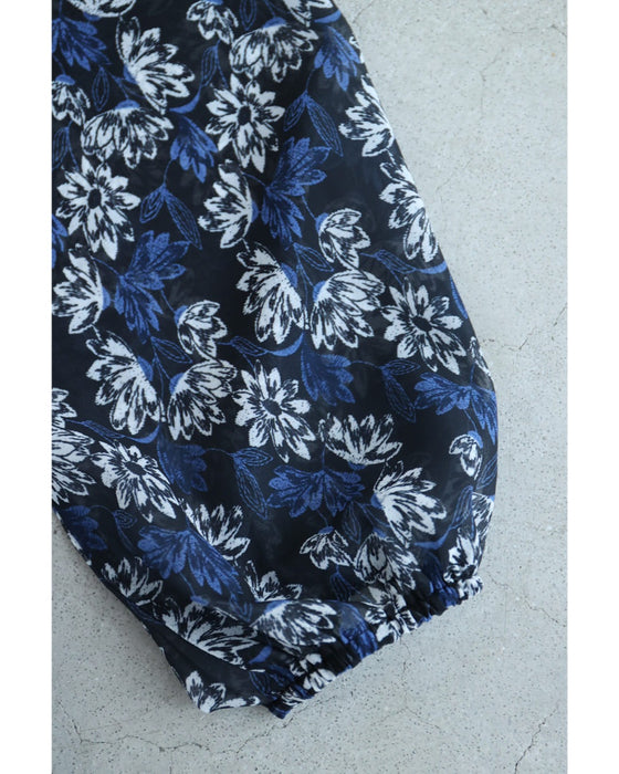 揺らめくように連なる花のシフォンミディアムワンピース