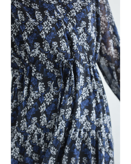 揺らめくように連なる花のシフォンミディアムワンピース