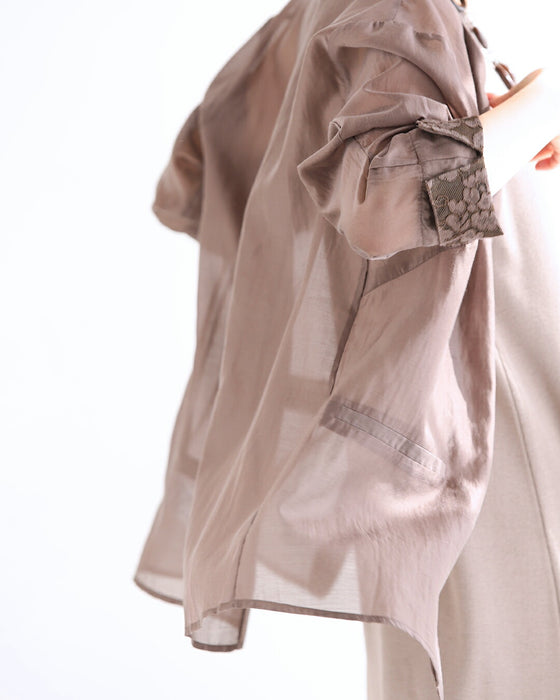 軽ジャケ 薄くて軽くて、きちんと見え。