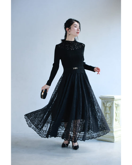 デコルテに広がる花のたっぷりレースロングワンピース