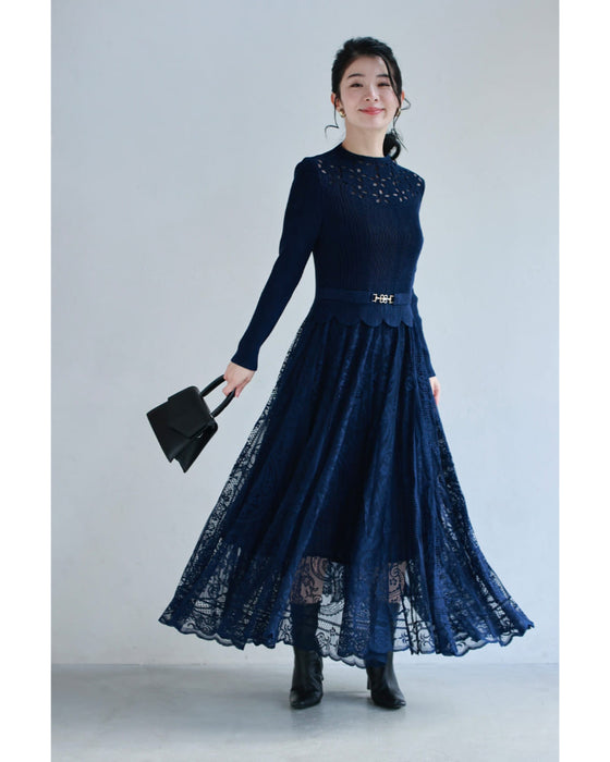 デコルテに広がる花のたっぷりレースロングワンピース