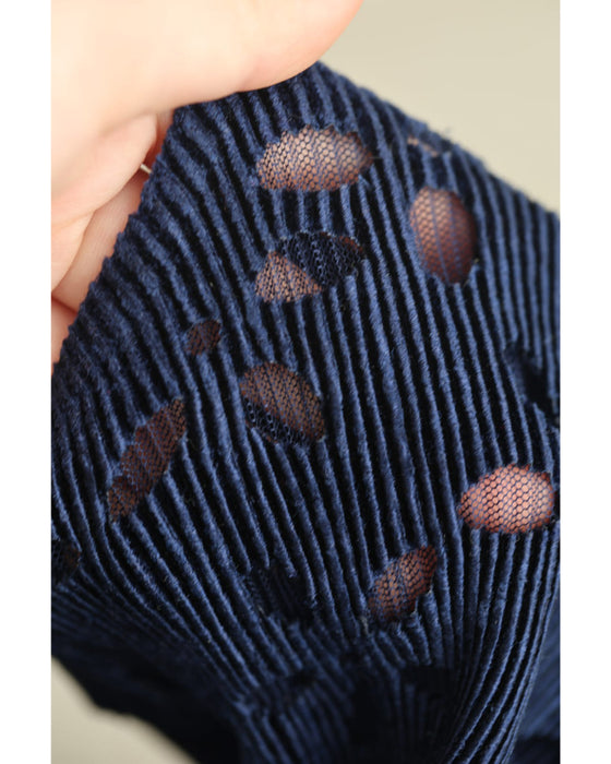 デコルテに広がる花のたっぷりレースロングワンピース