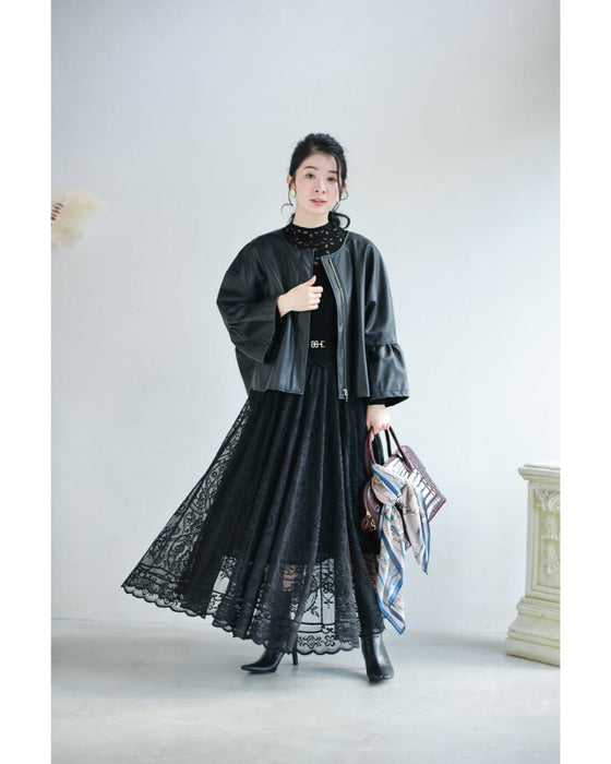 デコルテに広がる花のたっぷりレースロングワンピース