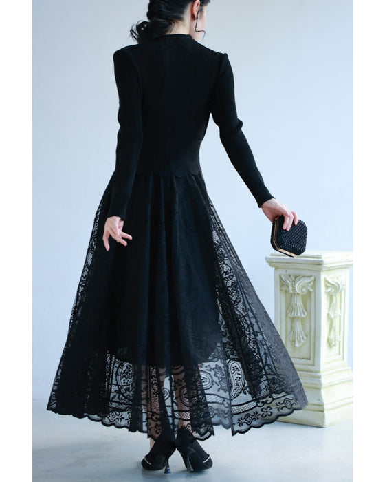 デコルテに広がる花のたっぷりレースロングワンピース