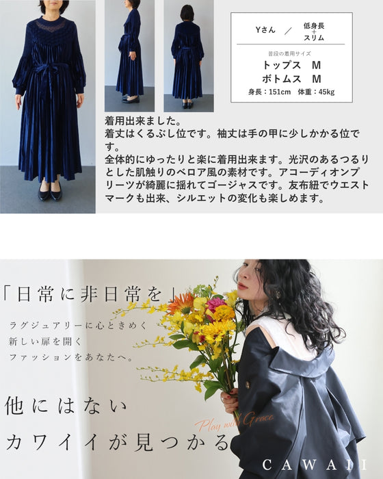 ナイトブルーベロアのミディアムプリーツワンピース（ベルト付き）