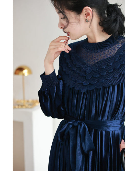 ナイトブルーベロアのミディアムプリーツワンピース（ベルト付き）