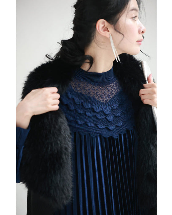 ナイトブルーベロアのミディアムプリーツワンピース（ベルト付き）