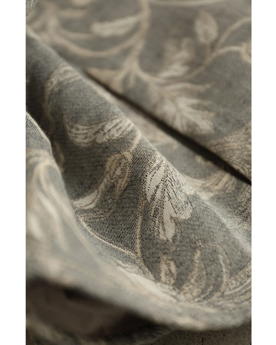 優美な曲線描く花柄ジャガードジャケット