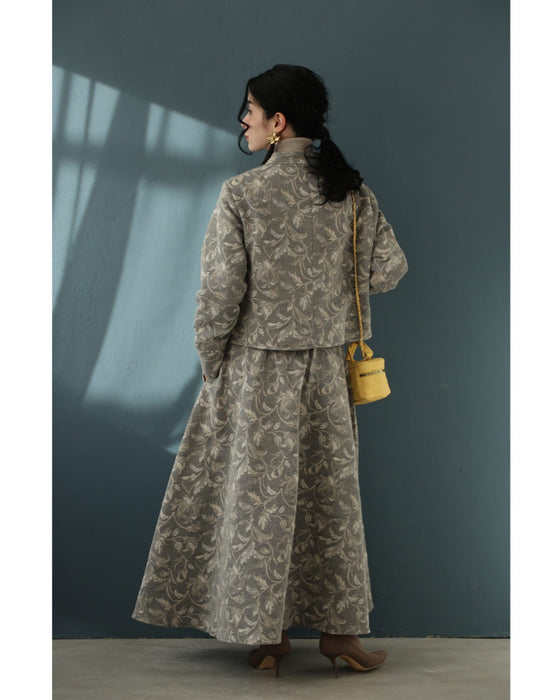 優美な曲線描く花柄ジャガードジャケット