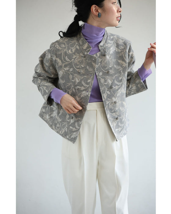 優美な曲線描く花柄ジャガードジャケット