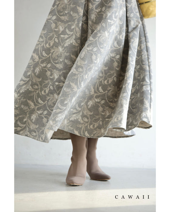 優美な曲線描く花柄ジャガードミディアムスカート