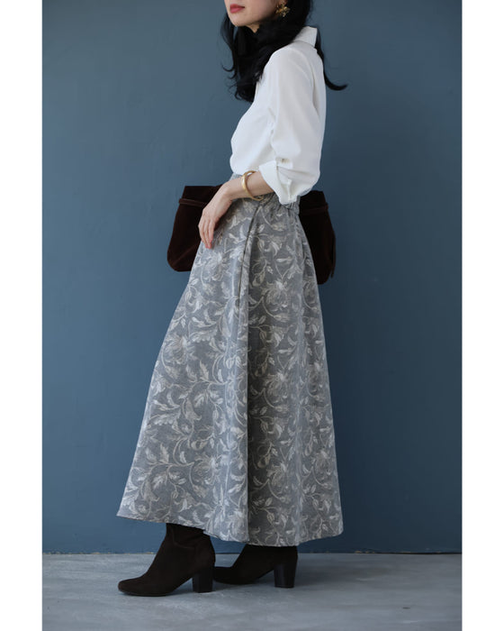 優美な曲線描く花柄ジャガードミディアムスカート