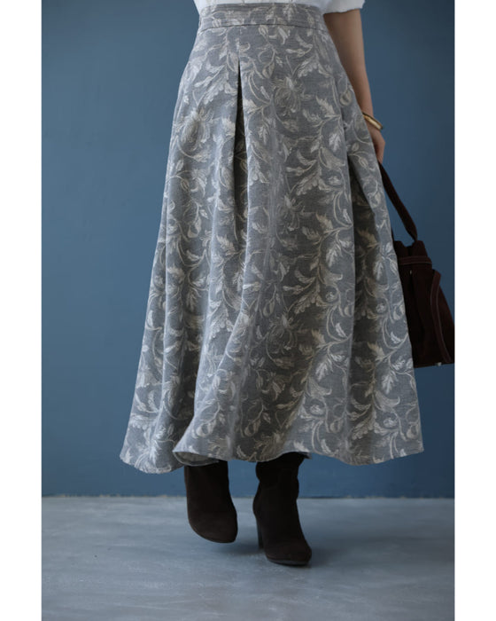 優美な曲線描く花柄ジャガードミディアムスカート