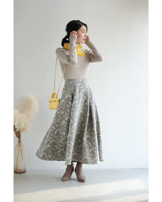 優美な曲線描く花柄ジャガードミディアムスカート