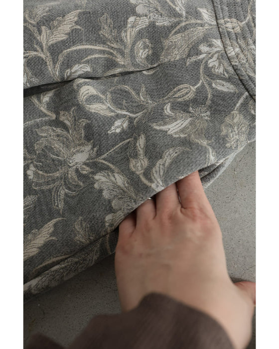 優美な曲線描く花柄ジャガードミディアムスカート