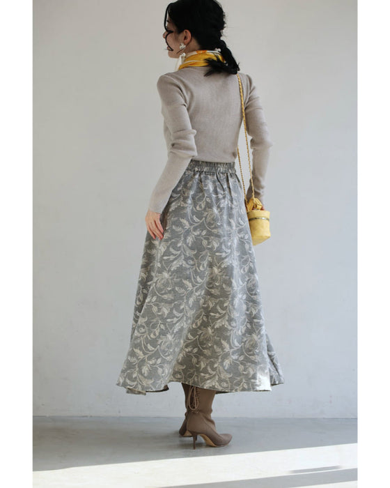 優美な曲線描く花柄ジャガードミディアムスカート
