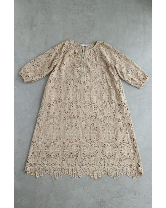 満開の美しさが広がる切り絵レースロングワンピース