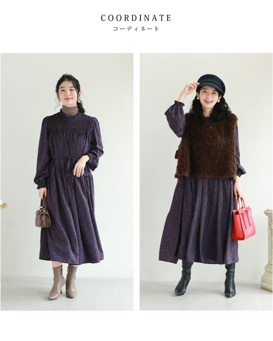 青い花びら舞うようなアート柄ミディアムワンピース(紐ベルト付き)