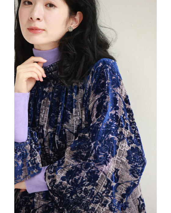 エレガントなフロッキー加工の柄浮かぶネックタイロングワンピース(ベルト付き)