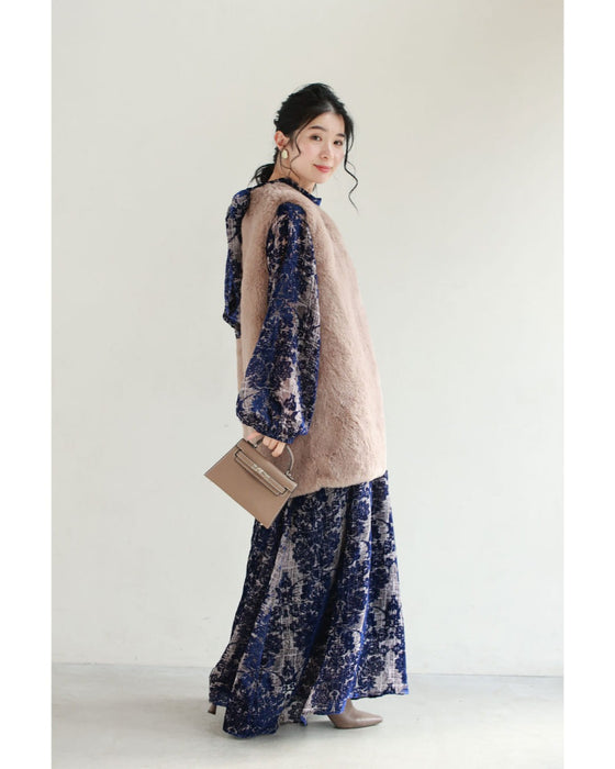 エレガントなフロッキー加工の柄浮かぶネックタイロングワンピース(ベルト付き)