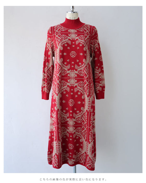 気分高まるオーナメント柄ニットミディアムワンピース