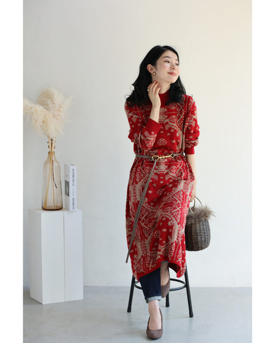 気分高まるオーナメント柄ニットミディアムワンピース