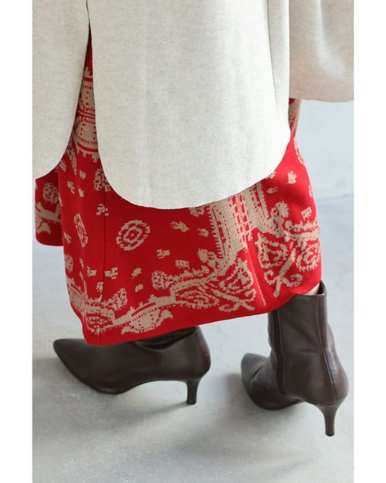 気分高まるオーナメント柄ニットミディアムワンピース