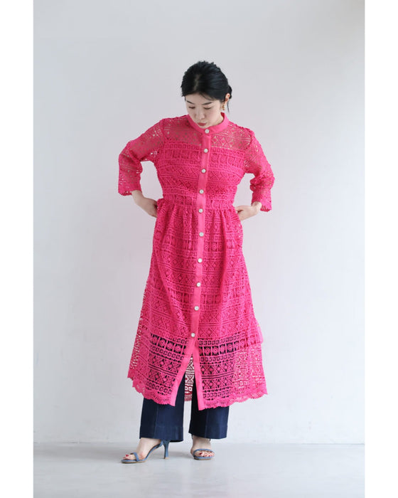 フラワーガーランドの総レースミディアムワンピース（ベルト付き）