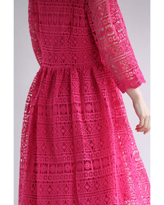 フラワーガーランドの総レースミディアムワンピース（ベルト付き）