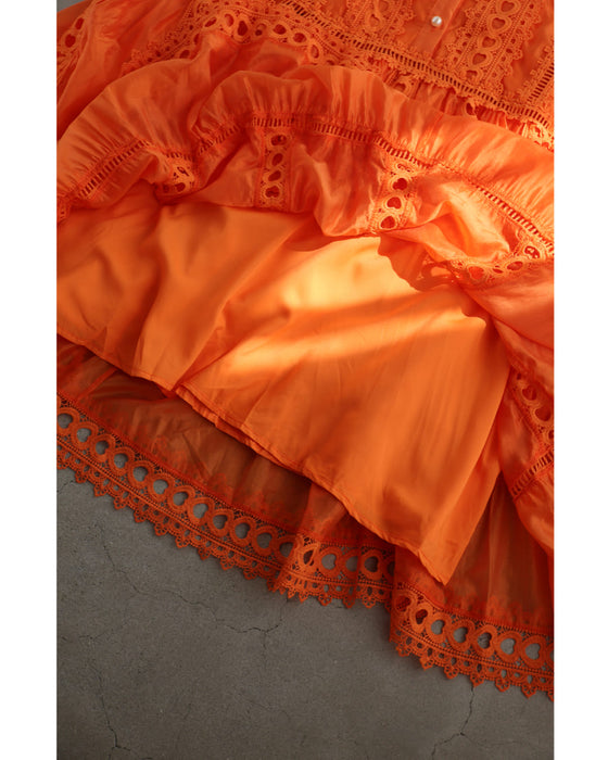 太陽に映えるオレンジのふんわりレースミディアムワンピース（リボン付き）