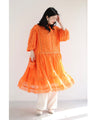太陽に映えるオレンジのふんわりレースミディアムワンピース（リボン付き）