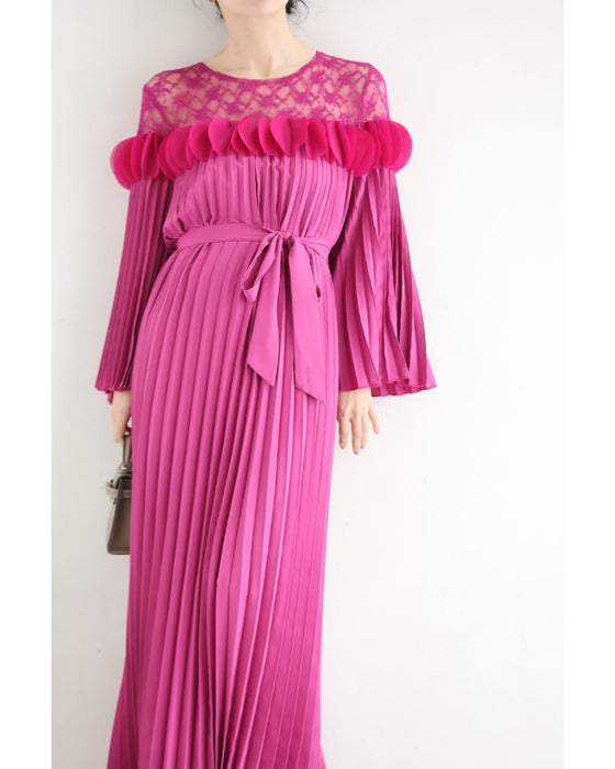 ひらひらサークルデコレーションの切り替えプリーツロングワンピース（リボンベルト付き）