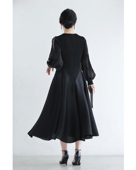 パール輝くデコルテのたゆたうアコーディオンプリーツミディアムワンピース（紐リボン付き）