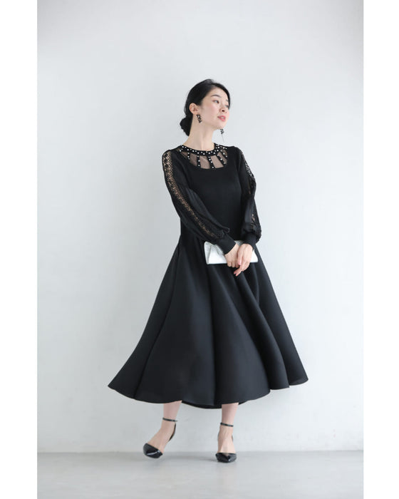 パール輝くデコルテのたゆたうアコーディオンプリーツミディアムワンピース（紐リボン付き）